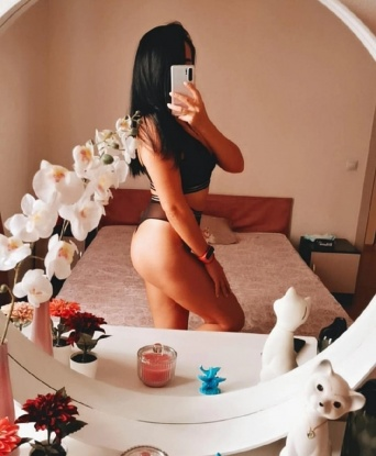 🌊✨ Мои услуги приведут тебя в удивительное состояние блаженства, где каждая клеточка тела будет петь от удовольствия. 💫💋 Я знаю, как осуществить все твои фантазии и желания, воплотить самые смелые мечты. 🔥🌙 Живу я в Москве, городе страсти и возможностей, и с удовольствием проведу время в компании состоятельного и щедрого джентльмена. 💃💼 Отзывы моих клиентов говорят о моем нежном и профессиональном подходе. Фото говорят сами за себя - я притягательная и сексуальная леди, осуществлю все твои сокровенные желания. 📸💞 Жду твоего звонка, чтобы подарить тебе незабываемые моменты нашей встречи в Москве. 💫💋 Вера